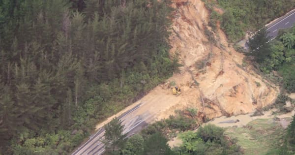 Thames-Coromandel roads battered by storm