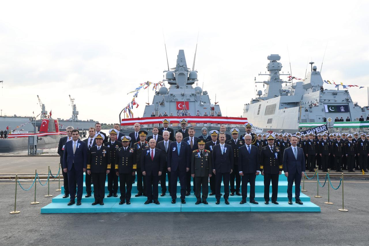 Türkiye commissions TCG Hizirreis submarine, two other platforms 