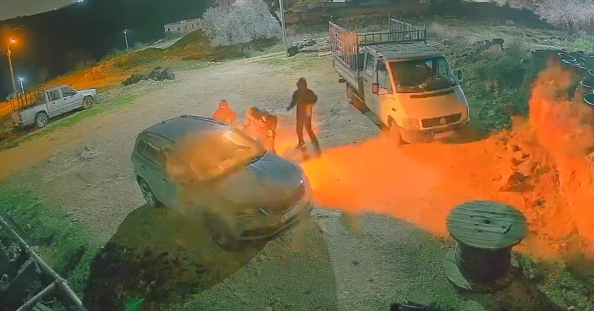 Assailants Torch Palestinian Cars in West Bank, Spray Star of David and 'Happy Ramadan'