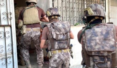 Officers from the Türkiyes Police Special Operations Department during an operation targeting Daesh terrorist organization, date and time undisclosed. (AA Photo)