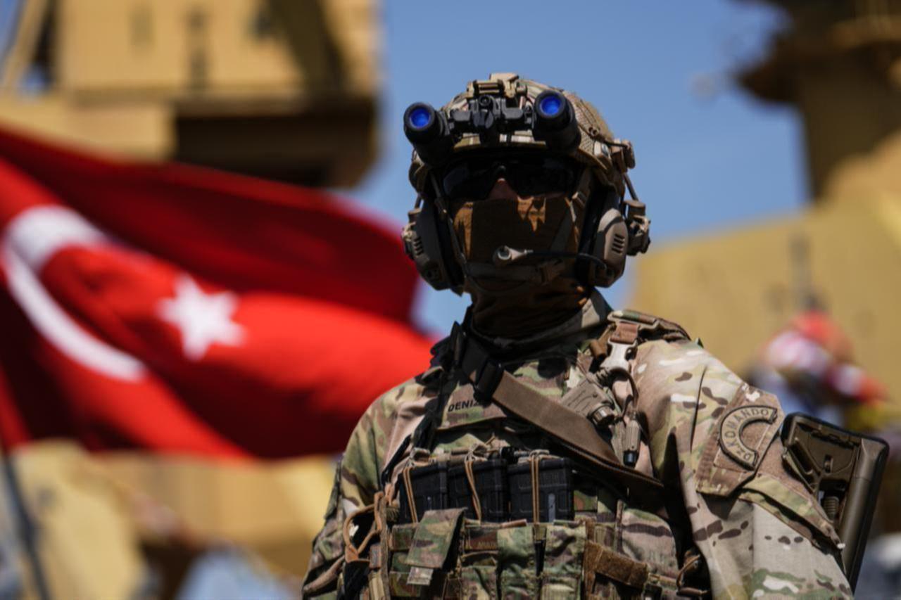 Turkish Underwater Offense (SAT) and Underwater Defense Group (SAS) Commands perform a demonstration at Istanbul Shipyard Command in Istanbul, Türkiye, on Augç 31, 2025. (AA Photo)