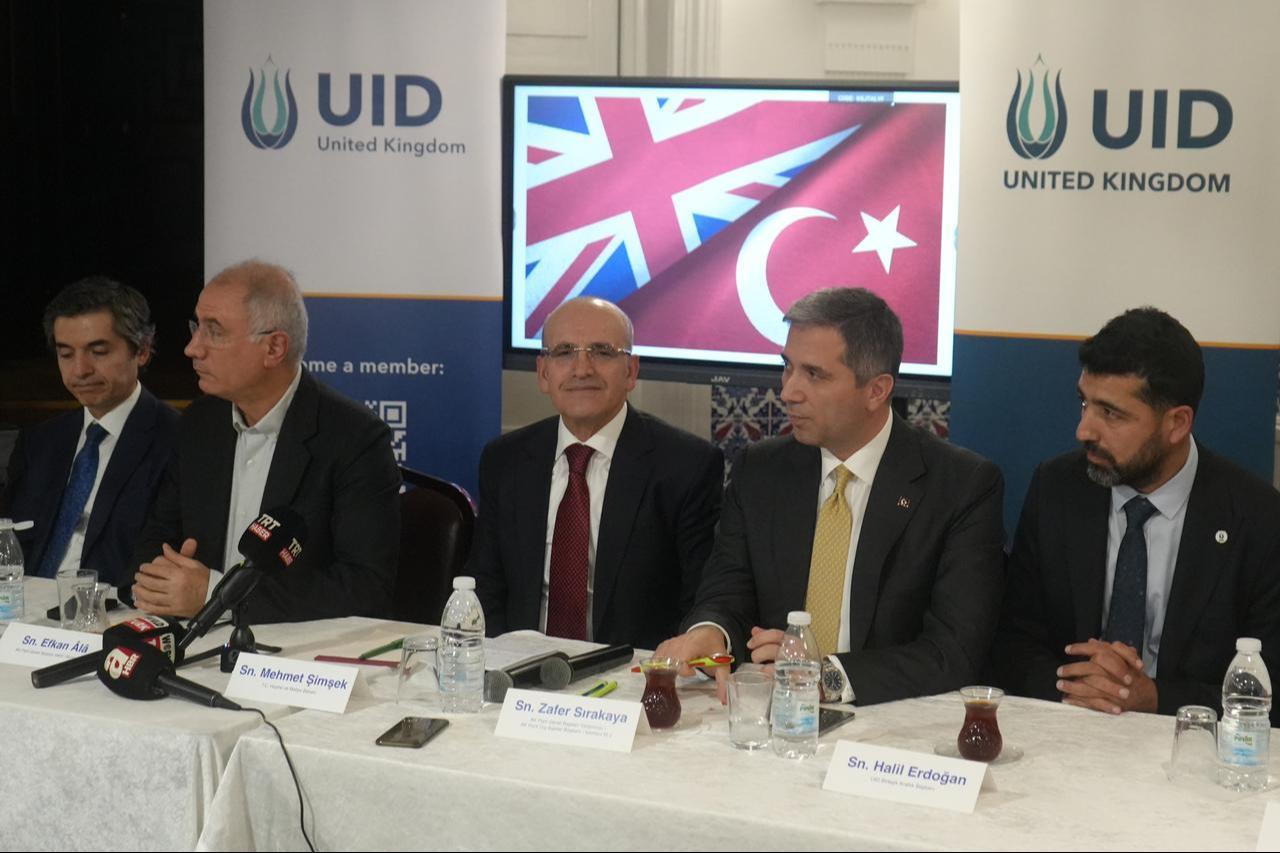 Turkish Finance Minister Mehmet Simsek (C) attends a public event organized by the Union of International Democrats (UID) United Kingdom chapter in London, UK on Nov. 29, 2025. (AA Photo)