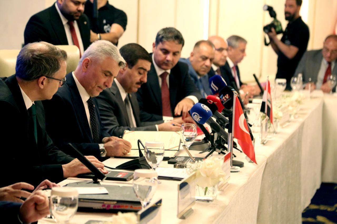 Turkish Trade Minister Omer Bolat and Iraqi Trade Minister Atheer Dawood Al-Ghurairi sign the second-term protocol of the Türkiye-Iraq Joint Economic and Trade Committee (JETCO) during an official ceremony in Baghdad, Iraq, on Oct. 30, 2025. (AA Photo)