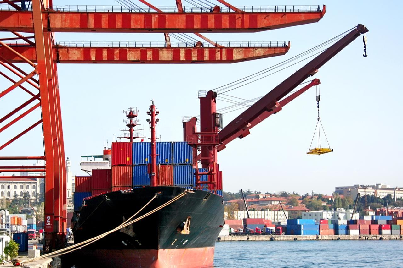 A cargo vessel is loaded with containers at a port terminal in Istanbul, Türkiye, accessed on Jan. 17, 2026. (Adobe Stock Photo)