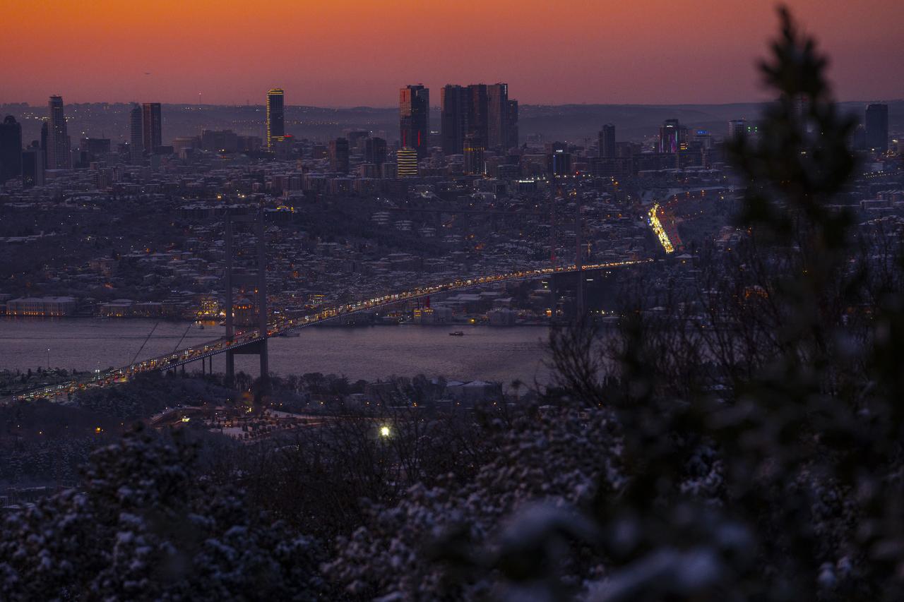 A sunset unfolds over the 15 July Martyrs Bridge in Istanbul, Türkiye, on January 1, 2026. (AA Photo)
