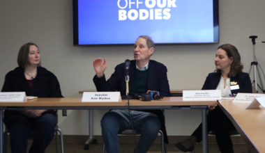 Sen. Wyden outlines woes of health care in Oregon during Eugene visit