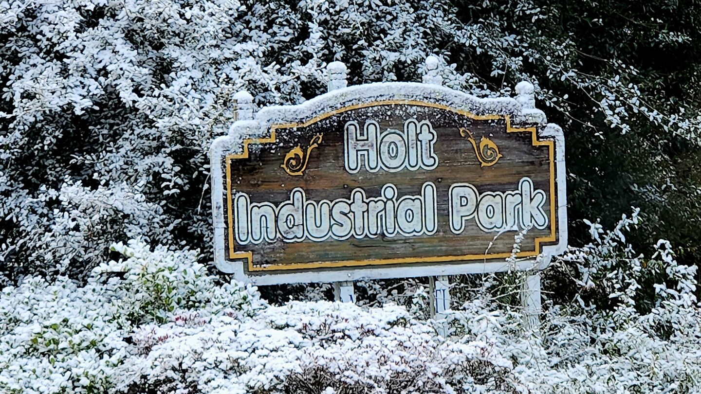 Snow blankets Florida Panhandle for a 2nd year in a row