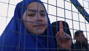 US starts transferring IS detainees from Syria to Iraq