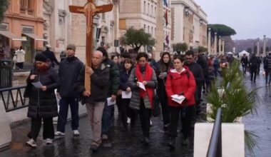 Pilgrims head to Vatican in last hours before Holy Door closes - AP explains