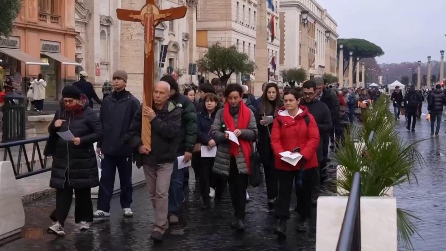 Pilgrims head to Vatican in last hours before Holy Door closes - AP explains