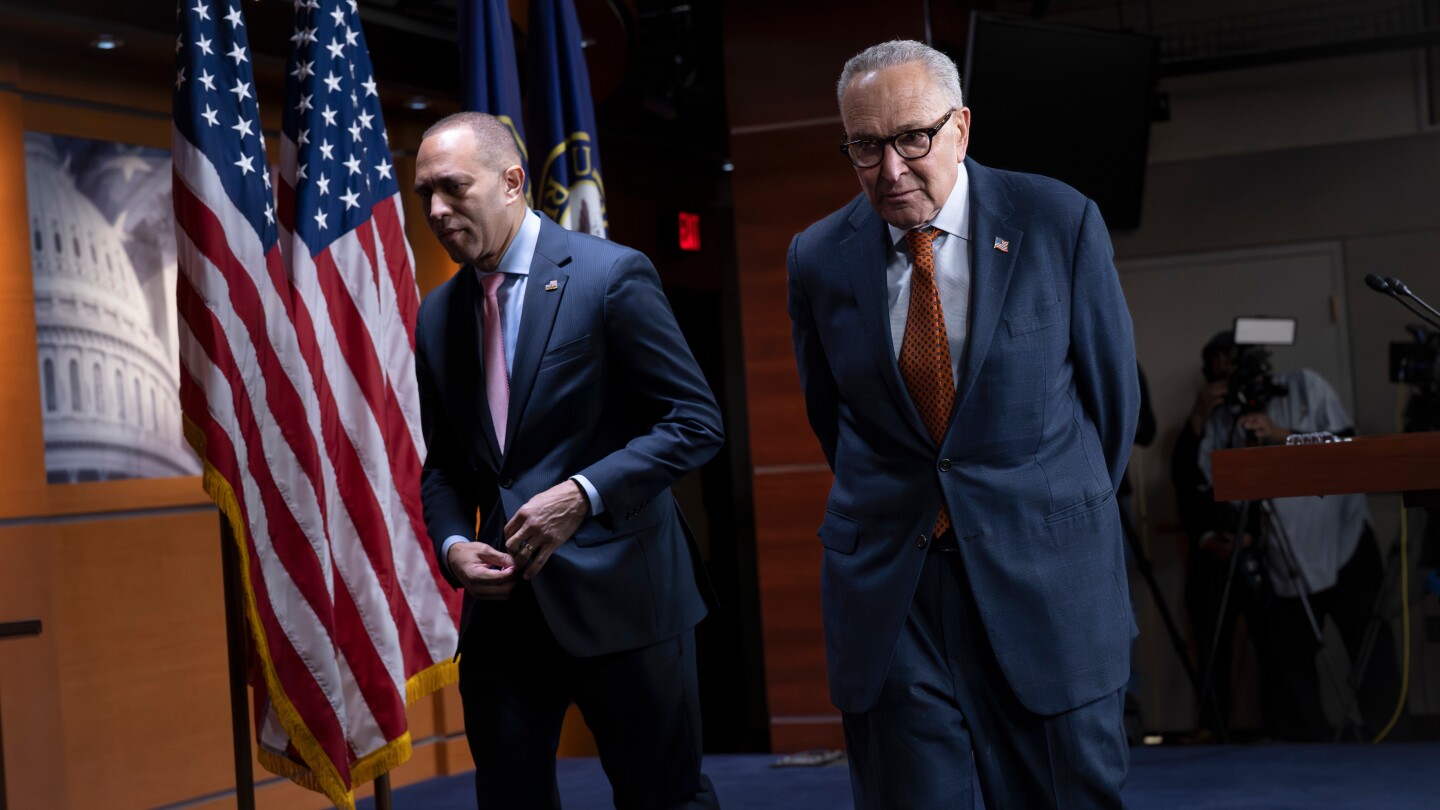 Live updates: Senate advances war powers resolution to limit Trump on Venezuela