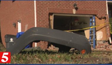 Car crashes into White House home, driver flees scene