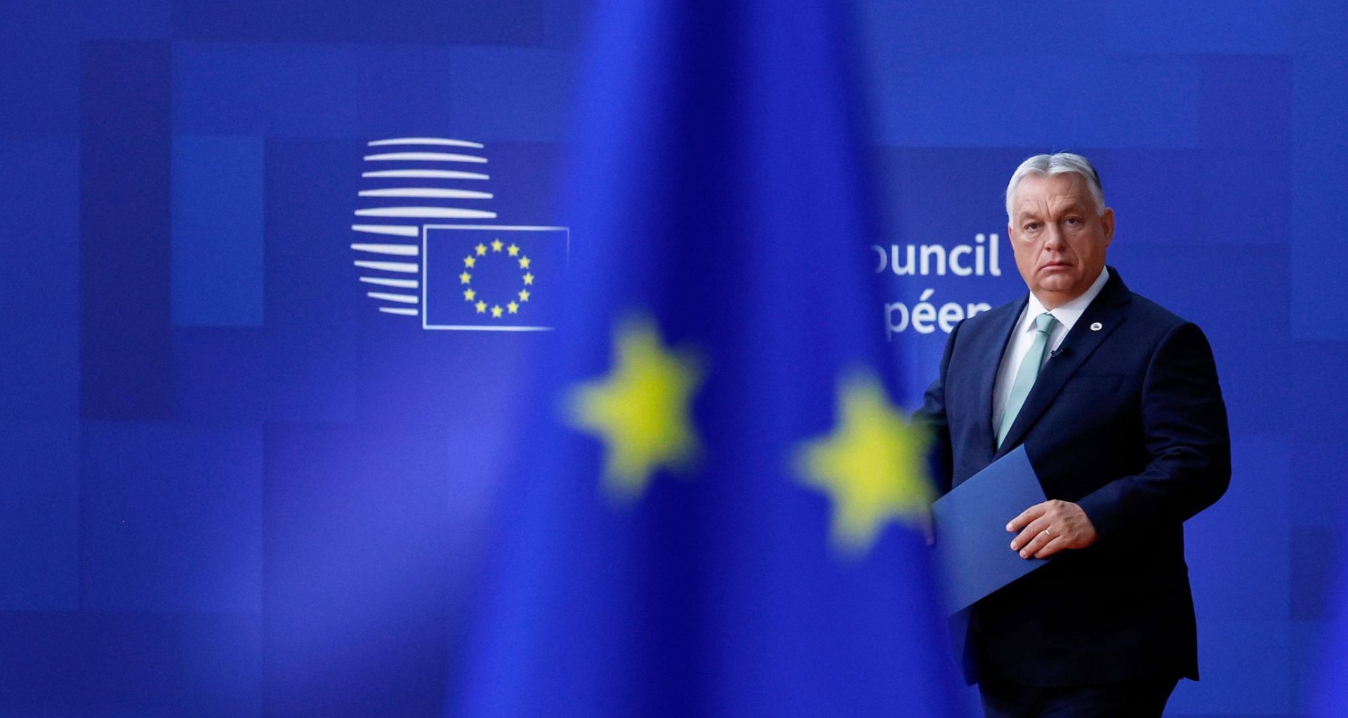 Ungarns Ministerpräsident Viktor Orban trifft im Gebäude des Europäischen Rates in Brüssel zu einem EU-Gipfel ein. (zu dpa: «Ungarn verliert erneut Anspruch auf EU-Milliardenhilfe»)