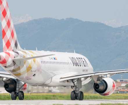 Volotea Airbus A319 shutterstock_1096776617