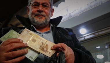 Syria begins circulating new post-Assad currency bills