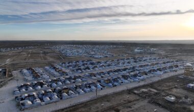 Supplies running out at Syria's al-Hol camp as clashes block aid deliveries