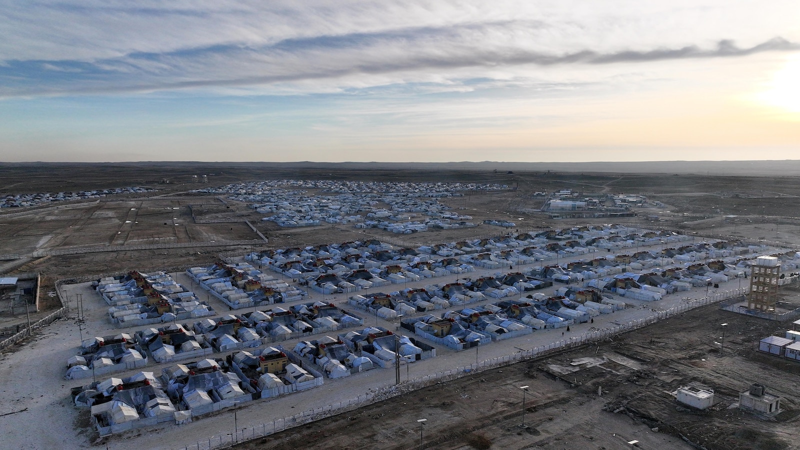 Supplies running out at Syria's al-Hol camp as clashes block aid deliveries