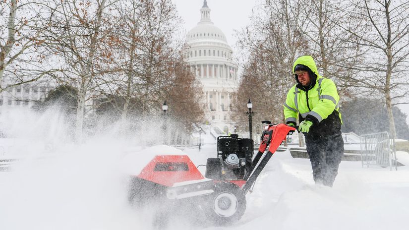 VIDEO: Snehové peklo odrezalo milióny Američanov od elektriny, doprava skolabovala - Svet - Správy