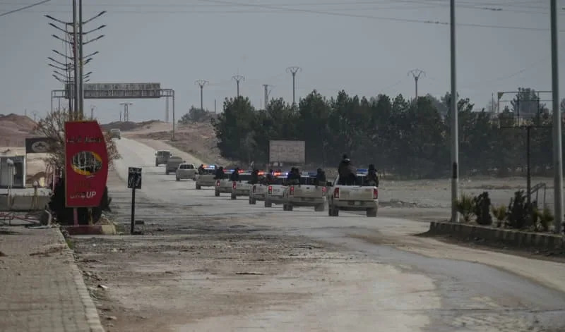 Syrian internal security forces are preparing near the village of Saran to enter the Ain al-Arab (Kobani) region northeast of Aleppo, following an agreement between the SDF and the Syrian government stipulating the entry of a number of Syrian security forces into the cities of Hasakah, Qamishli, and Ain al-Arab (Kobani) to take over government institutions. Moawia Atrash/dpa