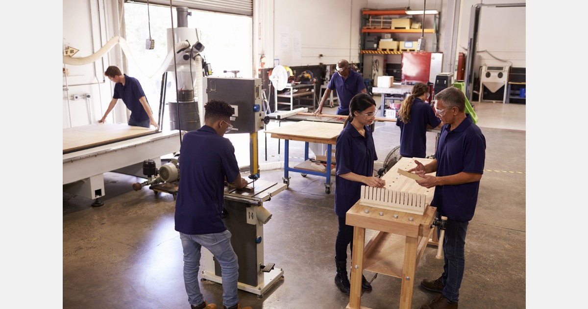 Job cuts ease in Germany but pressure on industrial sectors persists