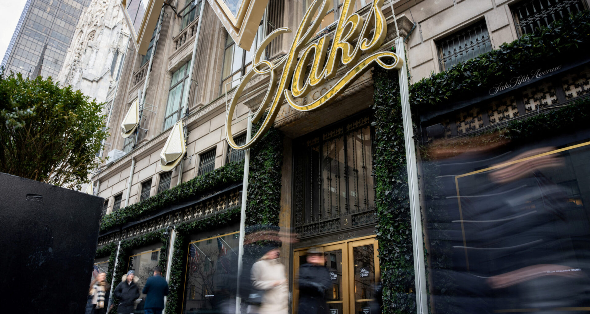 Lastnik luksuznih veleblagovnic ugaša več kot 60 trgovin