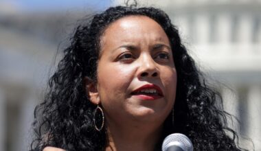 Democratic primary season kicks off with an anti-establishment earthquake