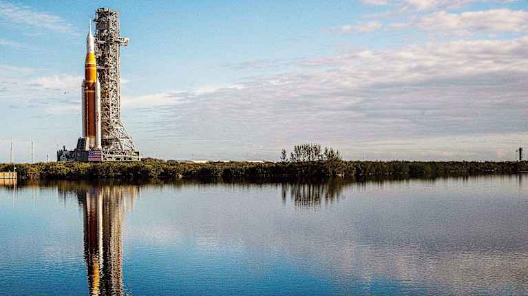 Artemis II -raketti laukaisualustalla Kennedy Space Centerissa Floridassa.