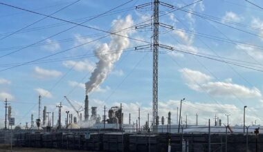 Union, Marathon meeting as strike deadline looms for U.S. refineries