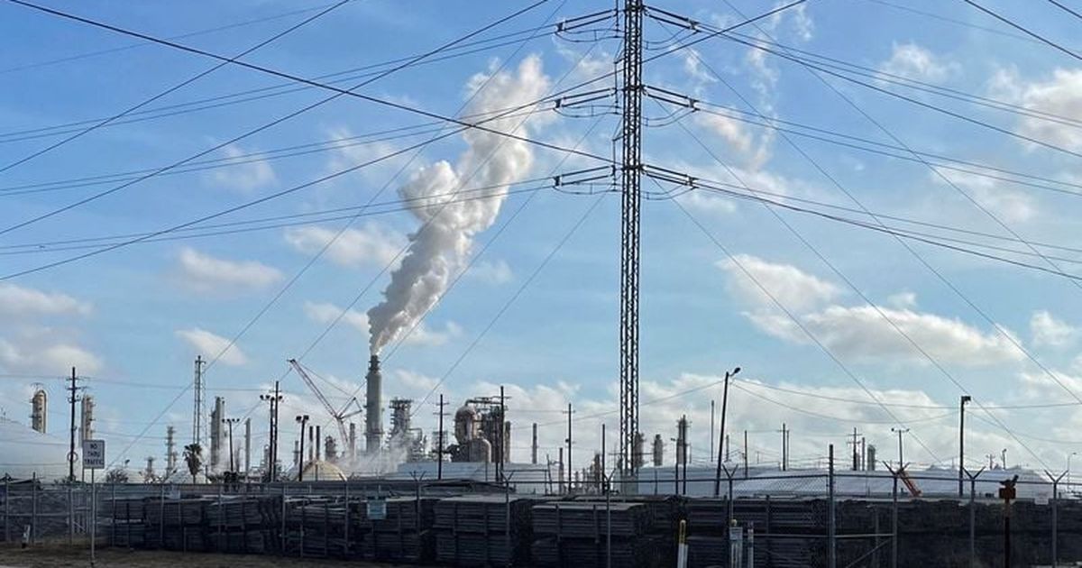 Union, Marathon meeting as strike deadline looms for U.S. refineries