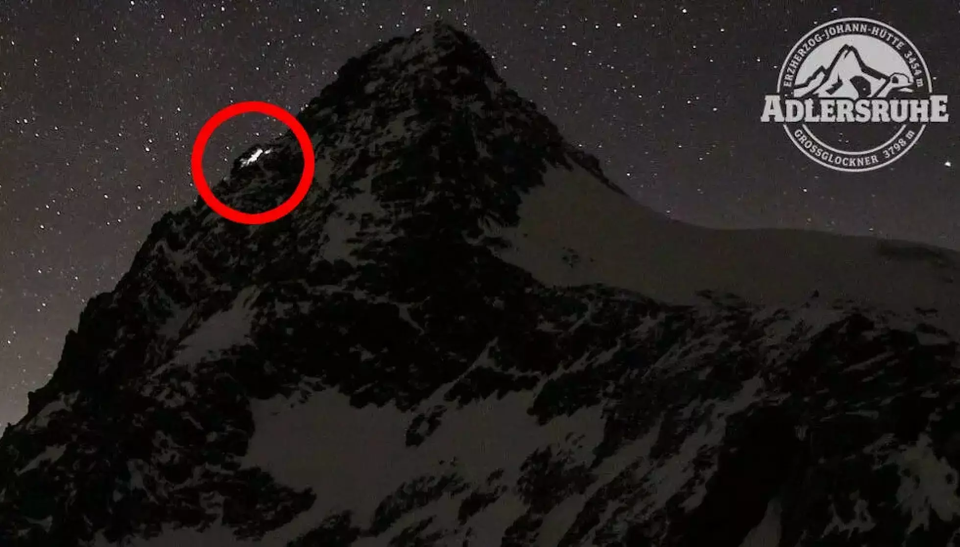 LYS: Overvåkningskamera viser lys fra paret da de var sammen like under toppen til Grossglockner. FOTO: Webkamera (Adlershruhe)