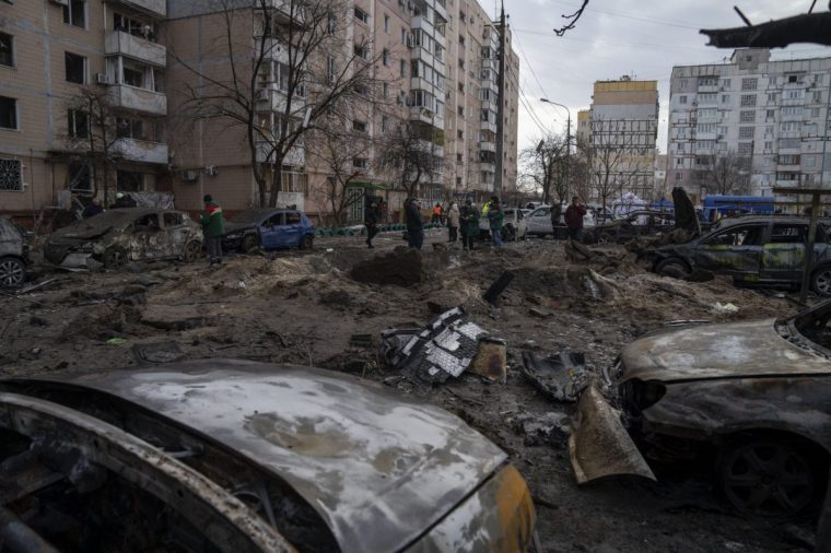 ZAPORIZHIA, UKRAINE - JANUARY 28: A view of the destruction after the Russian forces attacked the regional center at dawn, hitting the courtyard of a skyscraper in Zaporizhia, Ukraine on January 28, 2026. As a result of the fire that broke out at the impact site, six people were injured, and more than 100 apartments and at least 20 cars were damaged. (Photo by Jose Colon/Anadolu via Getty Images)
