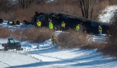 Train carrying liquified petroleum gas derails in Mansfield