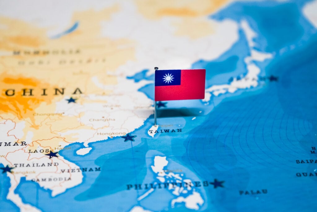 Trade Truce On Edge: Taiwan Rushes To Shield US Tariff Cuts - Taiwan Semiconductor (NYSE:TSM)
