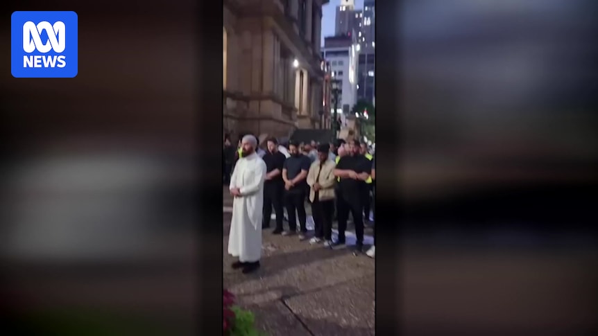 Muslim men had permission to pray before officers removed them from Sydney protest, police say