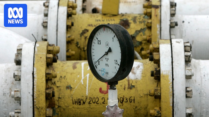 Hungary and Slovakia threaten Ukraine over stalled Russian oil shipments
