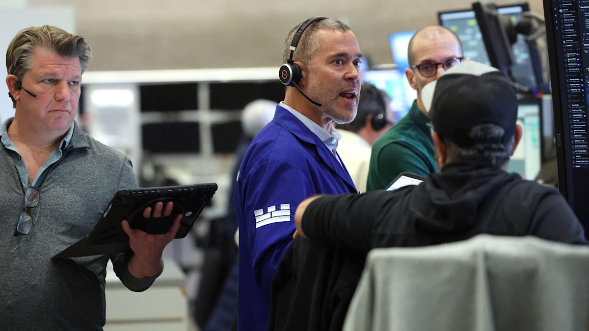 Transports, Apple's AI plans, oil prices: Market Takeaways