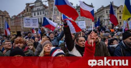 Десетки хиляди чехи подкрепиха на демонстрации президента Петър Павел ᐉ Новини от Fakti.bg - Свят