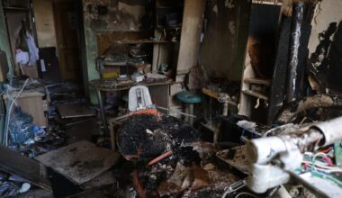 Ukraine-Krieg: ++ Friedensgespräche verschoben – Russland soll Bus und Geburtsklinik bombardiert haben ++ Liveticker