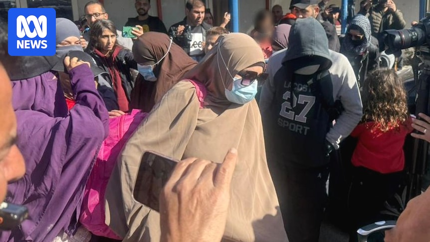 Coalition calls to criminalise assistance to ISIS-linked Australians seeking to return