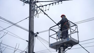 Un ingénieur de la DTEK à proximité de Kiev, le 26 janvier 2026. 