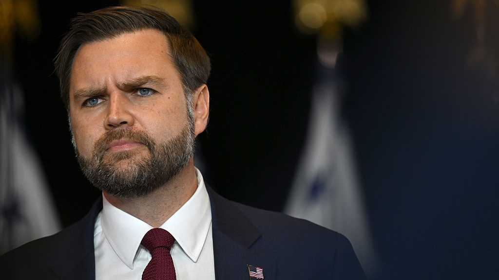 Recap of JD Vance's Naples stop; Protesters gathered outside yacht club