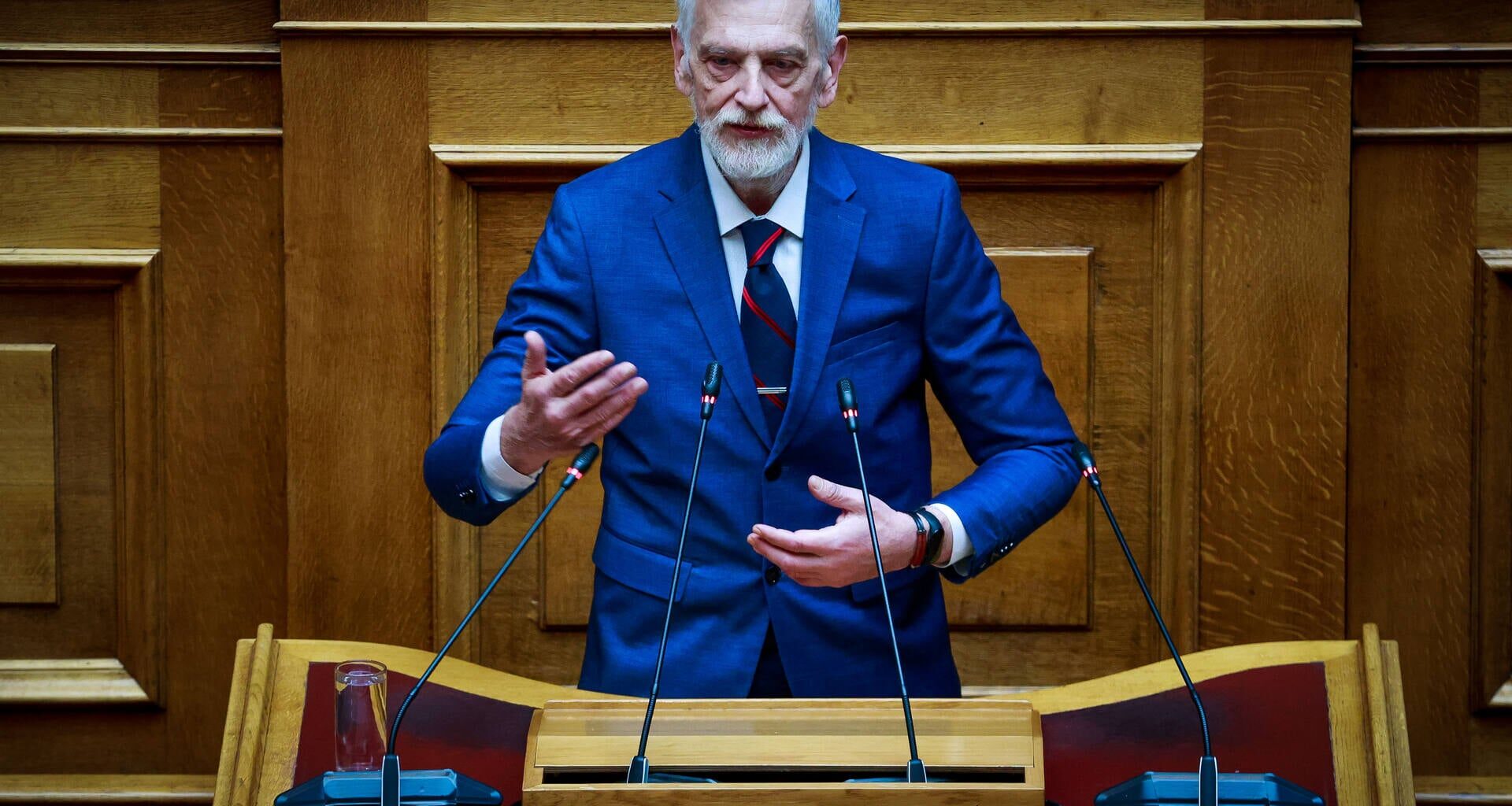 Reforms aim to bring the Greek state closer to the diaspora