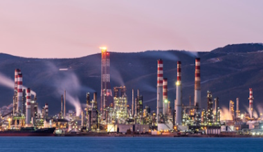 Explosion causes fire to break out at Türkiye's largest oil refinery