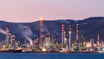 Explosion causes fire to break out at Türkiye's largest oil refinery