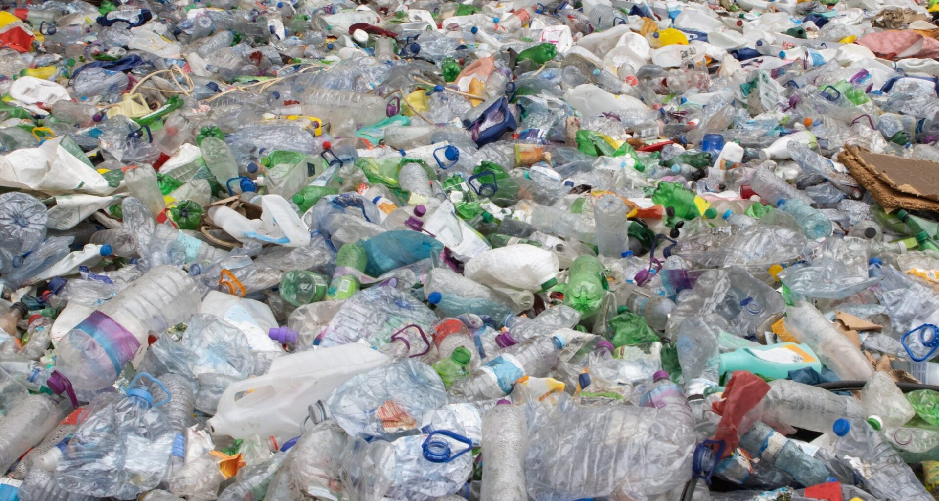 Chemists convert plastic waste into a powerful new tool to capture carbon dioxide
