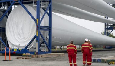 Wind power would cut New England's risk of an energy blackout, study says