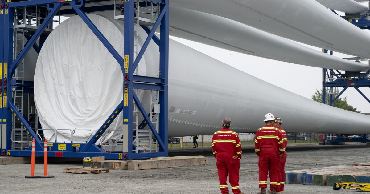 Wind power would cut New England's risk of an energy blackout, study says