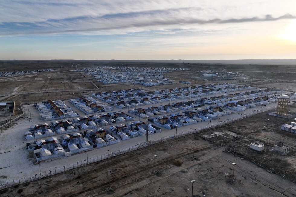 Supplies running out at Syrian camp as clashes block aid delivery