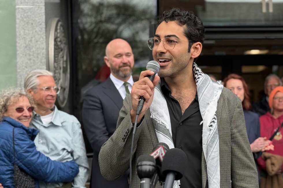 Immigration judge halts Trump administration's deportation of Mohsen Mahdawi