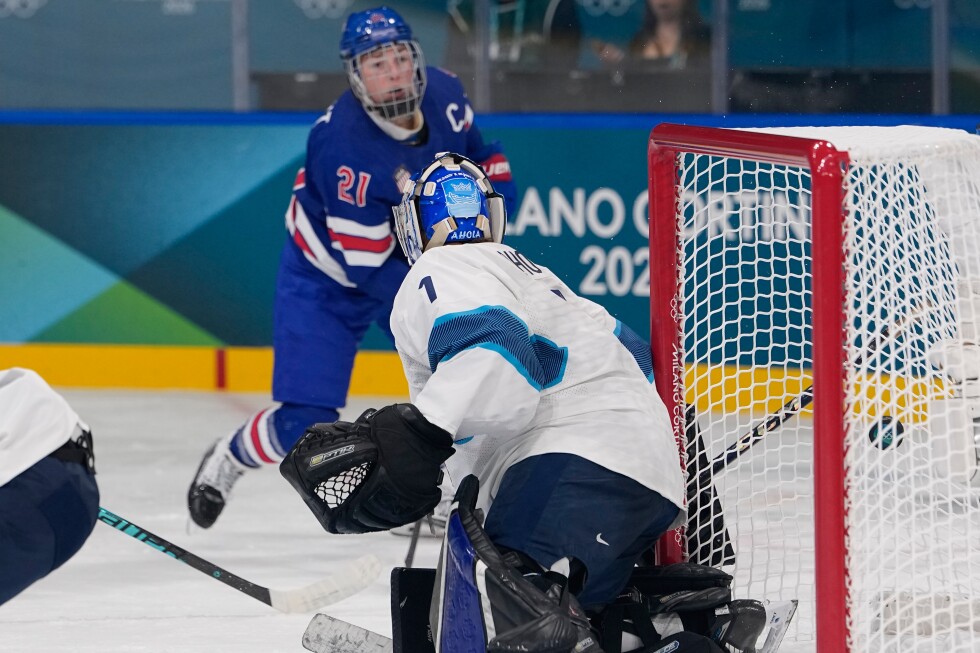 Hilary Knight ties US Olympic goal record in 5-0 win over Finland